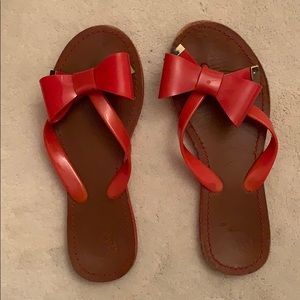Vince Camuto red bow flip flop sandal
